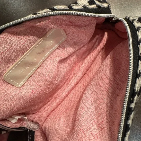 Hello kitty cosmetics bag - Picture 2 of 2